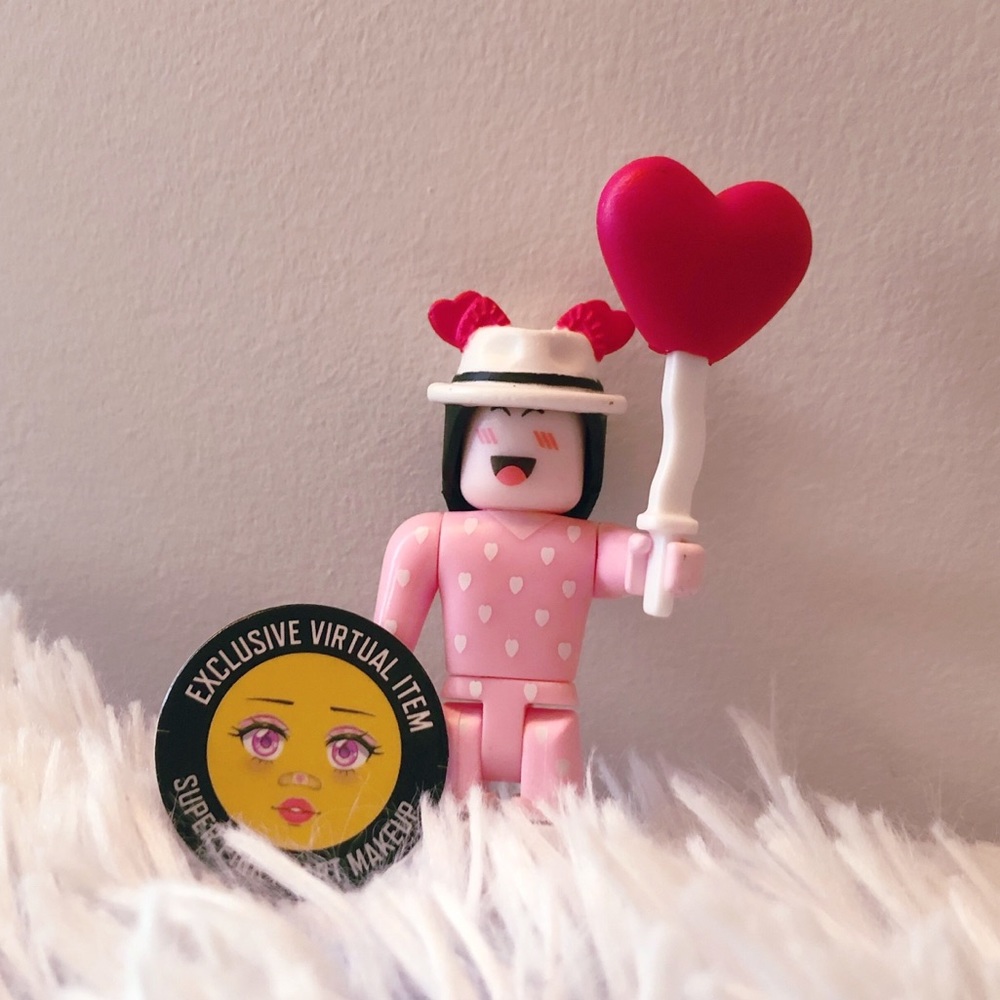 cSapphire Roblox Toy with Super Pink Heart Face Code